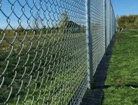 Chain link fence installation in Lakeland FL